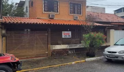 Casa independente a venda perto da Praia do Forte