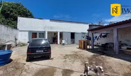 Casa dividida em 3 kitnets à venda na Rua do Fogo em São Pedro da Aldeia/RJ