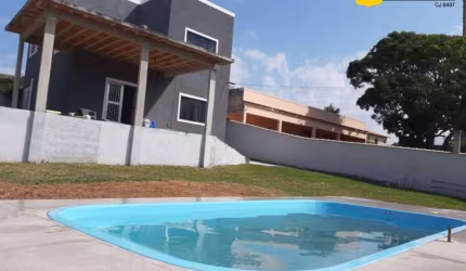 Casa com 2 quartos e piscina em Iguabinha/RJ