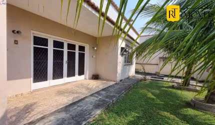 Casa espaçosa à venda próxima a Lagoa no Coqueiral, Araruama/RJ