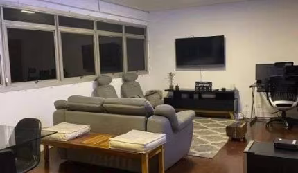 Excelente aqpartamento mobiliado em rua calma do Itaim 2 suites