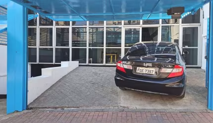 Prédio comercial no Brooklin com vão livre e garagem no subsolo