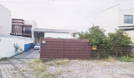 Terreno no Xaxim ,de frente para a rua Área total 519,34m215 por34