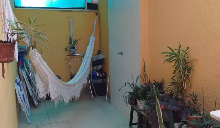 Ótimo sobrado mobiliado em condomínio fechado 200 mts da praia.