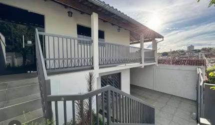 Casa para Venda em Araxá, Santo Antônio, 4 dormitórios, 2 suítes, 3 banheiros, 2 vagas