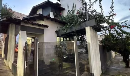 Casa para Venda em Araxá, CENTRO, 4 dormitórios, 1 suíte, 4 banheiros, 1 vaga