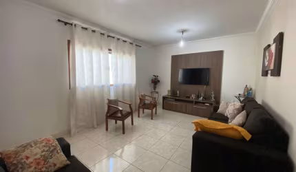 Casa para Venda em Araxá, Santo Antônio, 3 dormitórios, 1 suíte, 2 banheiros, 3 vagas