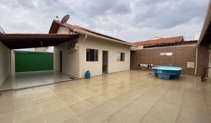Casa para Venda em Araxá, JARDIM AMÉRICA, 2 dormitórios, 2 banheiros, 3 vagas