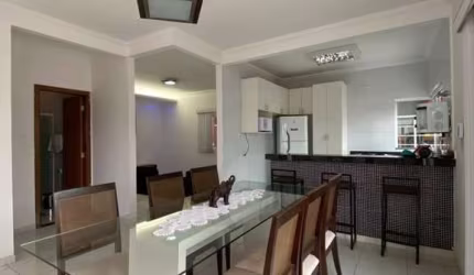 Casa para Venda em Araxá, GUILHERMINA VIEIRA CHAER, 3 dormitórios, 2 suítes, 4 banheiros, 2 vagas