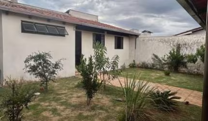 Casa para Venda em Araxá, GUILHERMINA VIEIRA CHAER, 3 dormitórios, 1 suíte, 4 banheiros, 3 vagas