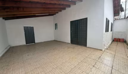 Casa para Venda em Araxá, Santo Antônio, 2 dormitórios, 1 banheiro, 2 vagas