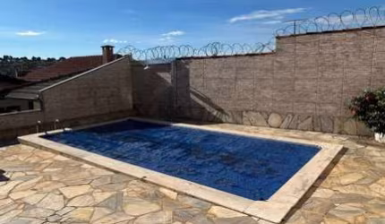 Casa para Venda em Araxá, CENTRO, 3 dormitórios, 1 suíte, 3 banheiros, 2 vagas