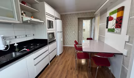 Apartamento 2 dormitórios Bairro Municipios próx 5 avenida Balneário (2 dorm + 1 vaga privativa) mobiliado