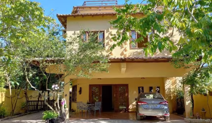 Seu Paraíso à Beira-Mar: Casa de 3 Pavimentos em Manguinhos, Serra - ES