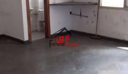 Sala com Aproximadamente 40m² na Av. Abílio Machado