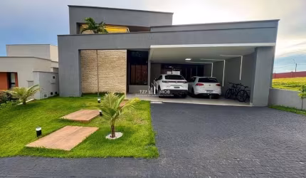 Casa Térrea mobiliada com 4 Quartos e 3 Suítes Plenas.