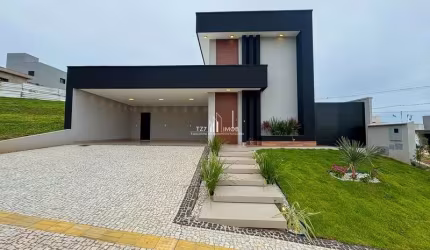 Casa Térrea com 3 suítes plenas, sendo uma master com closet.