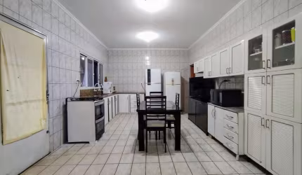Deslumbrante casa tipo para venda com 3 quartos, sendo 1 suíte, 193m²