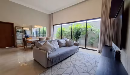 Casa no condomínio CONDOMINIO TERRAS DE SIENA para venda com 3 quartos, sendo 3 suítes, 250m²