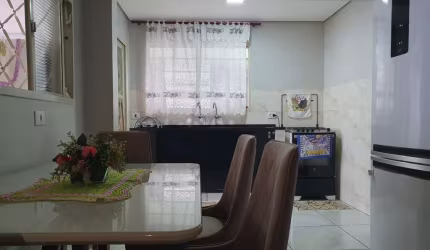 Versátil casa de vila para venda com 3 quartos, sendo 1 suíte, 160m²