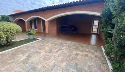 Casa com 5 quartos para alugar no Centro, São Carlos , 354 m2 por R$ 5.556