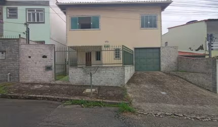 Casa para Venda em Juiz de Fora, Santa Maria, 4 dormitórios, 1 suíte, 3 banheiros, 13 vagas