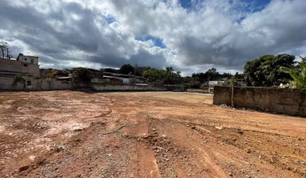 Terreno para Venda em Juiz de Fora, Grama, 1 dormitório, 1 suíte, 1 banheiro, 1 vaga