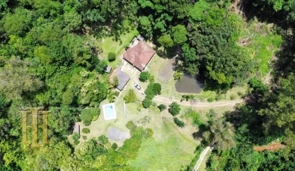 Três casas nas montanhas