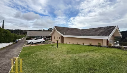 Casa nova em condomínio fechado