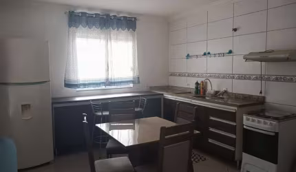 Apartamento de dois dormitórios mobiliado