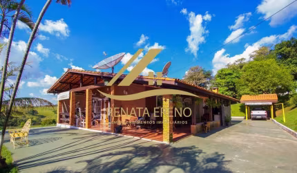 Charmoso Sítio com Casas, Estrebaria e Infraestrutura Completa em Sorocaba