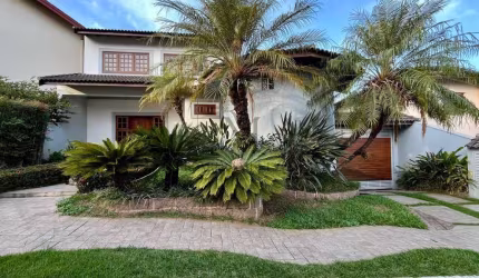 Buscando Casa Grande em Condomínio? Veja esta Opção com Permuta!