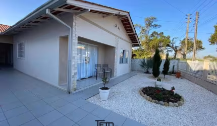 Casa á venda no Centro em Canelinha,  2 dormitórios sendo 1 com closet, 100m²