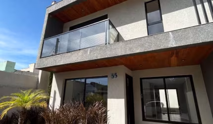 Casa com 3 quartos à venda na Rua Pau-brasil, 4098, Eucaliptos, Fazenda Rio Grande por R$ 790.000