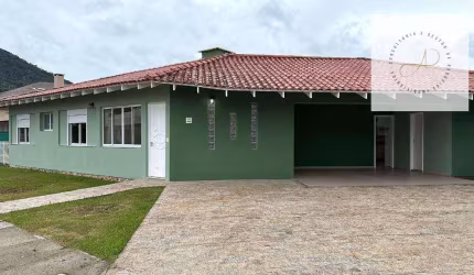 Casa com 4 dormitórios à venda, 220 m² por R$ 2.490.000,00 - Itacorubi - Florianópolis/SC