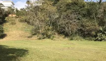 Área em localização privilegiada no Córrego Grande!