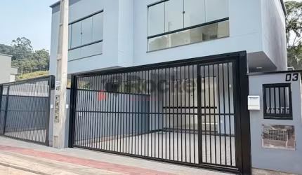 Casa com duas suítes e fino acabamento em Brusque