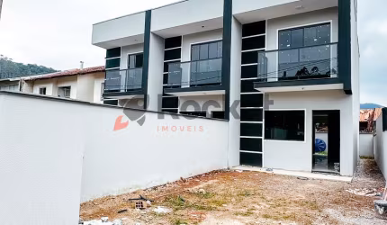 Sobrado com duas suítes no bairro Limeira em Brusque!
