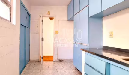 Amplo apartamento a venda Bela Vista, rua tranquila e arborizada.