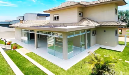 Linda Casa em Salto, 383m², terreno de 1000m², 4 Suites, piscina e 4 vagas