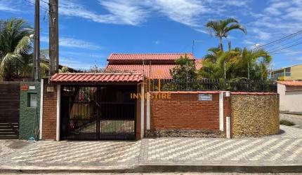 Casa à Venda no Bairro Tupy em Itanhaém com Piscina e Edícula