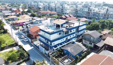 Cobertura Duplex à venda, no Bairro Campeche, Florianópolis-SC, com 2 quartos, sendo 1 suíte, com 2 vagas