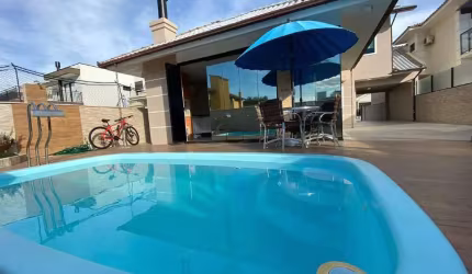 Casa à venda, no Bairro Pedra Branca, Palhoça-SC, com 4 quartos, sendo 2 suítes, com 4 vagas