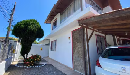 Casa à venda, no Bairro Picadas do Sul, São José-SC, com 5 quartos, sendo 3 suítes, com 1 vaga