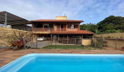 Casa à venda, no Bairro Fazenda Santo Antônio, São José-SC, com 3 quartos, sendo 1 suíte, com 4 vagas