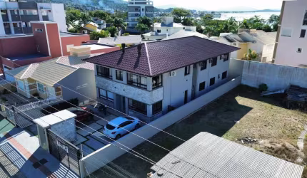 Apartamento à venda, no Bairro Praia de Fora, Palhoça-SC, com 3 quartos, sendo 1 suíte, com 2 vagas