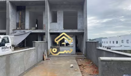 Sobrado à venda, no Bairro Sertão do Maruim, São José-SC, com 2 quartos, sendo , com 2 vagas