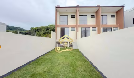 Sobrado à venda, no Bairro Sertão do Maruim, São José-SC, com 2 quartos, sendo , com 2 vagas