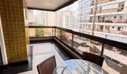 Apartamento de frente com 140m² a poucos metros do mar em Itapuã!