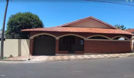 Casa para Venda em Brotas, Bela Vista, 4 dormitórios, 1 suíte, 2 banheiros, 3 vagas